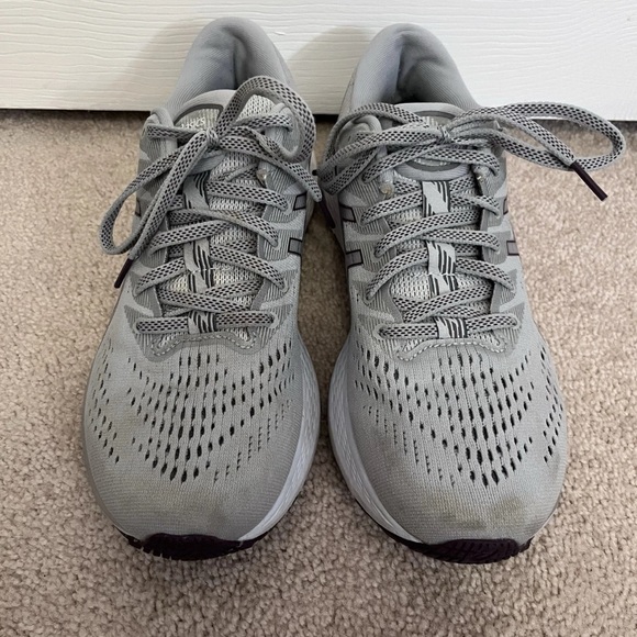 Asics Gel-Kayano 28 Women’s Sz 10 Running Shoes Gray Low-Top Athletic Sneakers - Picture 2 of 11